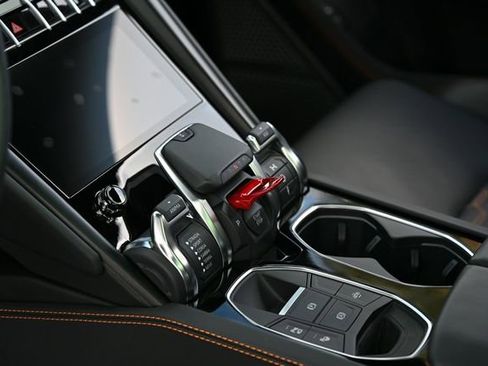 Used 2023 Lamborghini Urus S image 32