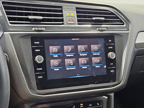 Certified 2023 Volkswagen Tiguan SE FWD image 19