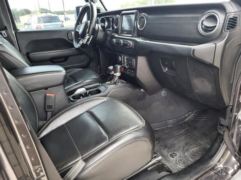 Used 2020 Jeep Gladiator Overland image 9