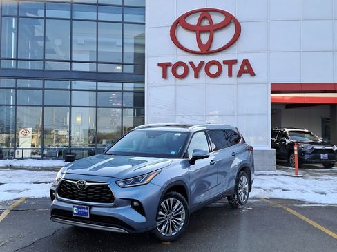 Used 2023 Toyota Highlander Platinum image 1