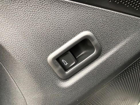 New 2026 Volkswagen Tiguan SE R-Line image 12