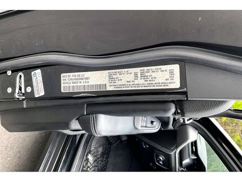 Used 2022 Jeep Grand Cherokee Altitude AWD/4WD image 31