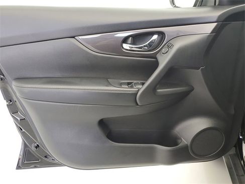 Used 2019 Nissan Rogue SV image 21