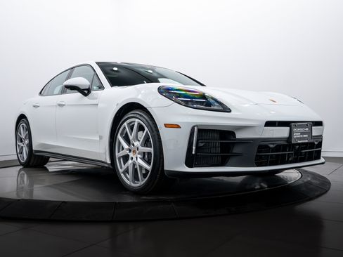 Certified 2025 Porsche Panamera 4 image 9