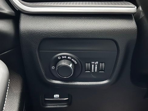 New 2025 Jeep Grand Cherokee 4WD image 26