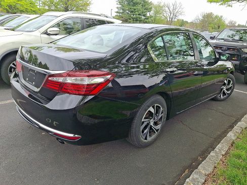 Used 2017 Honda Accord LX image 5