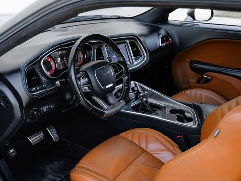 Used 2020 Dodge Challenger SRT Hellcat w/ Plus Package RWD image 3