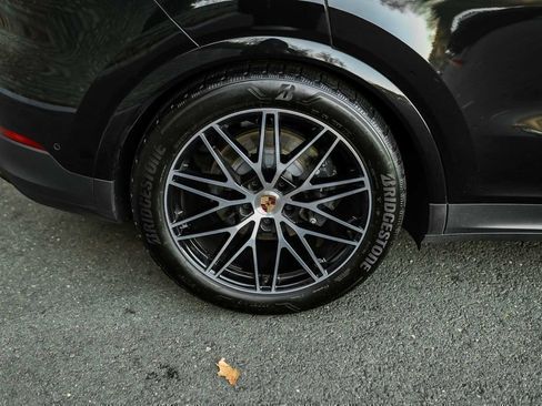 Used 2025 Porsche Cayenne Base image 5