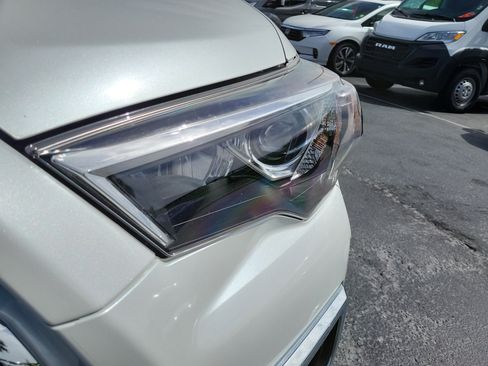 Used 2024 Toyota 4Runner Limited AWD/4WD image 3