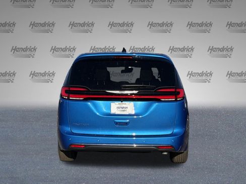 New 2026 Chrysler Pacifica Select image 7