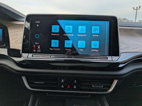 Used 2025 Volkswagen Atlas SE w/ Panoramic Sunroof Package image 29