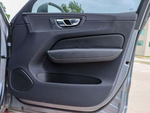 Used 2018 Volvo XC60 T5 R-Design w/ Convenience Package image 10