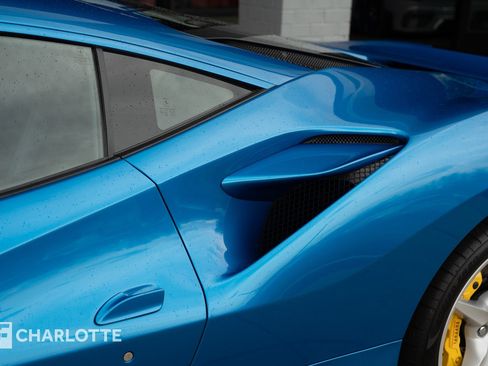 Used 2021 Ferrari F8 Tributo image 11