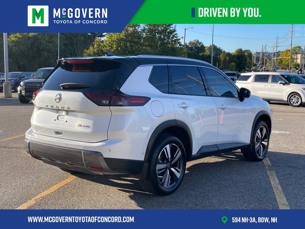 Used 2024 Nissan Rogue SL AWD/4WD image 5