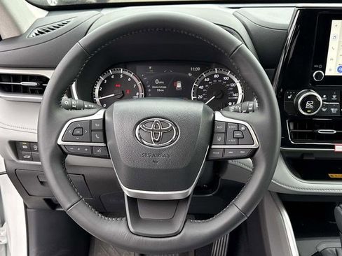 Used 2026 Toyota Highlander XLE image 19