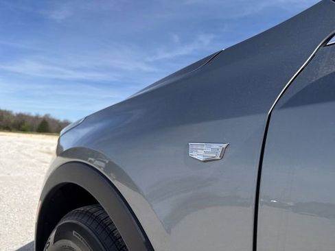 Used 2024 Cadillac XT4 Premium Luxury image 9