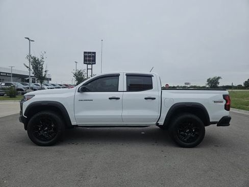 Used 2026 Chevrolet Colorado Trail Boss w/ LPO, Tailgate Decal Package AWD/4WD image 4