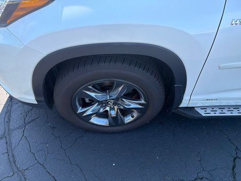 Used 2017 Toyota Highlander Limited Platinum AWD/4WD image 9