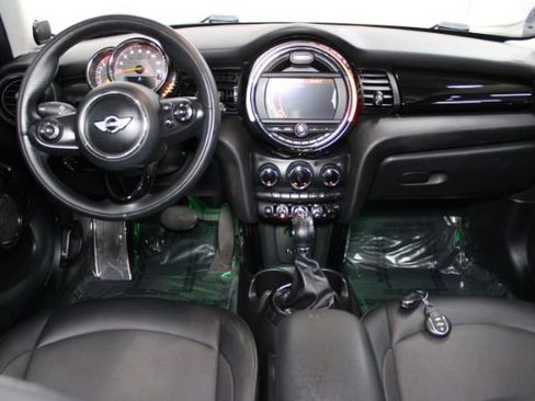 Used 2015 MINI Cooper 4-Door Hardtop image 2