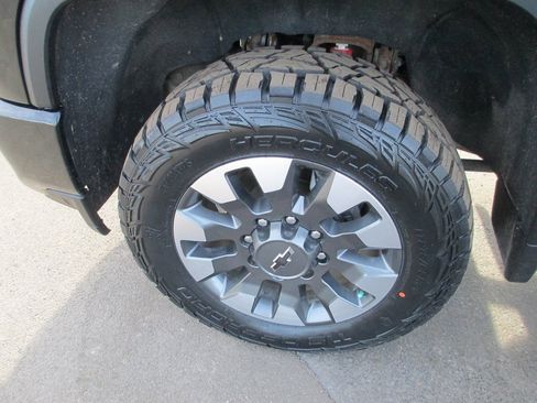 Used 2021 Chevrolet Silverado 2500 LTZ w/ Carhartt Edition image 15