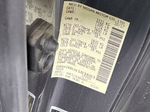 Used 2018 Nissan Titan SV image 27