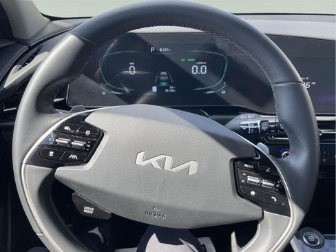 Used 2023 Kia Niro EX FWD image 25