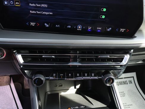 Used 2025 Chevrolet Traverse LT image 21