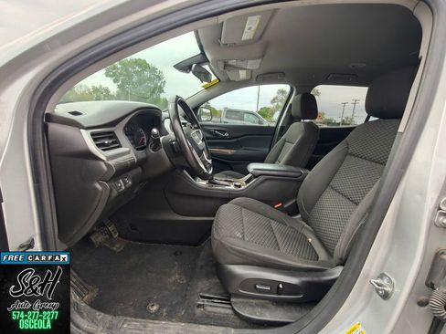 Used 2019 GMC Acadia SLE FWD image 19