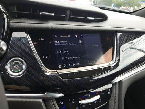 Certified 2025 Cadillac XT6 Premium Luxury FWD image 59