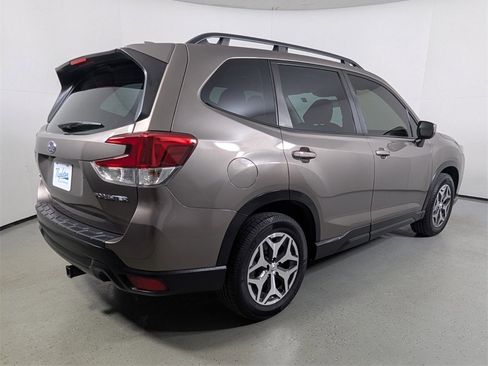 Used 2023 Subaru Forester Premium image 7