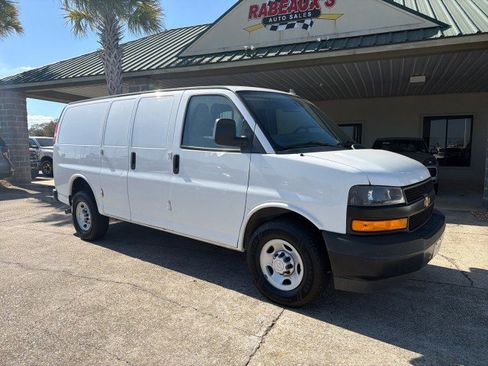 Used 2019 Chevrolet Express 2500 image 3