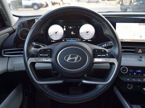 Used 2024 Hyundai Elantra Limited image 12