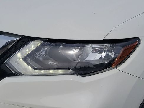 Used 2017 Nissan Rogue SV image 10