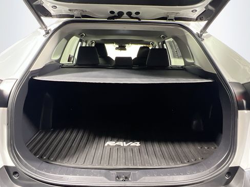 Used 2021 Toyota RAV4 XLE w/ Convenience Package FWD image 34