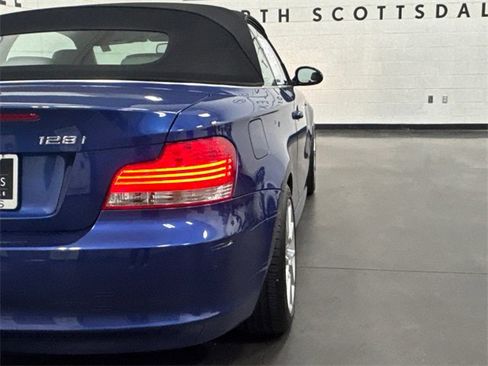 Used 2009 BMW 128i Convertible image 5