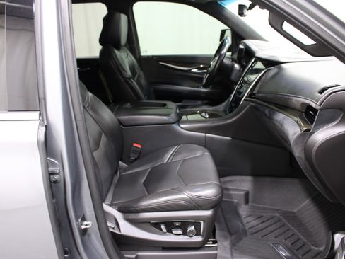 Used 2019 Cadillac Escalade ESV Platinum AWD/4WD image 26