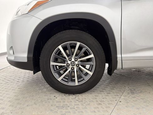 Used 2017 Toyota Highlander XLE AWD/4WD image 11