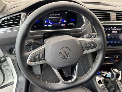 Used 2023 Volkswagen Tiguan SE FWD image 22