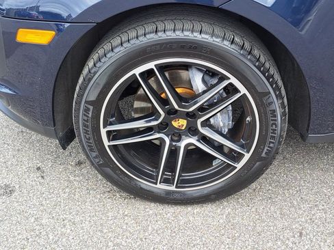 Certified 2021 Porsche Macan image 11