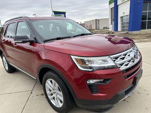 Used 2019 Ford Explorer XLT w/ Equipment Group 202A AWD/4WD image 12