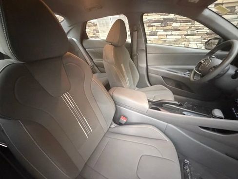 Used 2023 Hyundai Elantra SEL w/ Preferred Accessory Package FWD image 17
