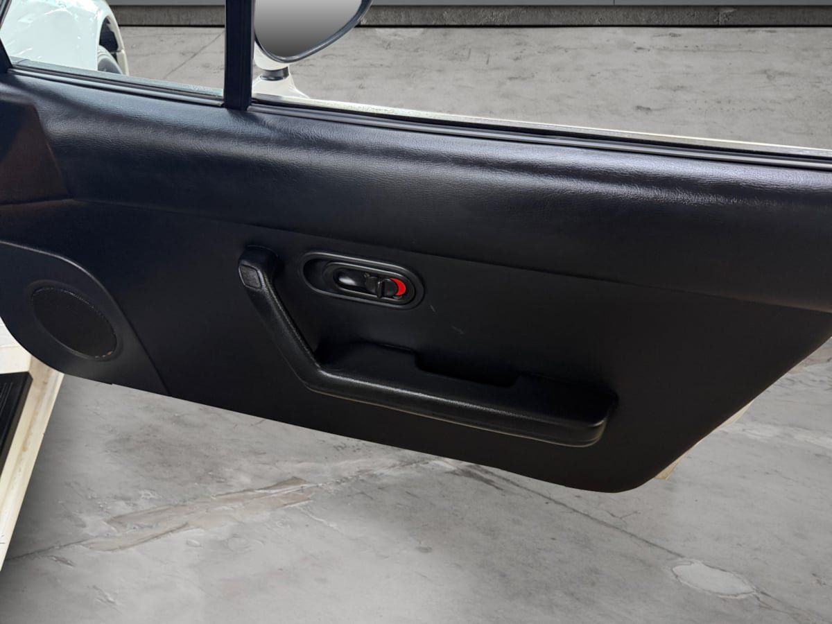 Used 1992 MAZDA MX-5 Miata RWD image 16