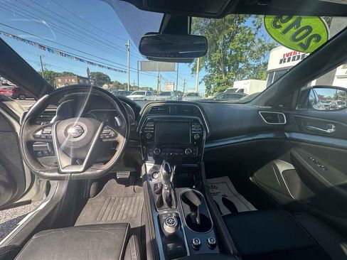 Used 2019 Nissan Maxima SR w/ Premium Package FWD image 13