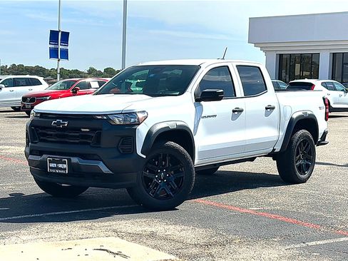 Used 2023 Chevrolet Colorado Trail Boss w/ Advanced Trailering Package AWD/4WD image 2