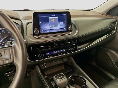 Used 2023 Nissan Rogue SL image 25
