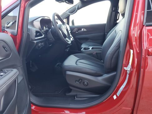 New 2026 Chrysler Pacifica Select image 8