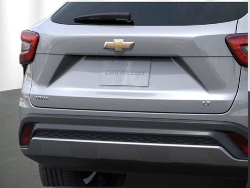 New 2026 Chevrolet Trax LT w/ Driver Confidence Package FWD image 15