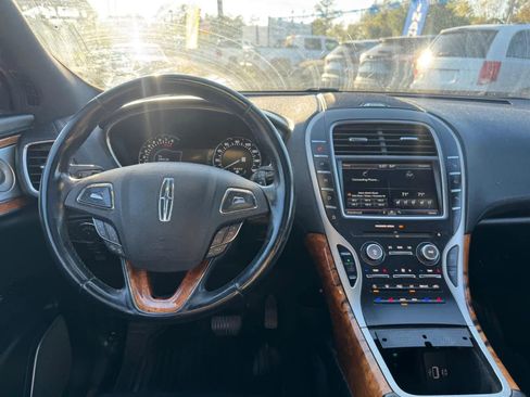 Used 2016 Lincoln MKX Reserve w/ Luxury Package image 10