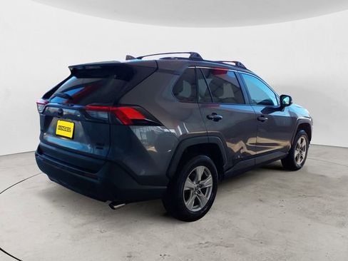 Used 2021 Toyota RAV4 XLE w/ XLE Grade Weather Package image 5