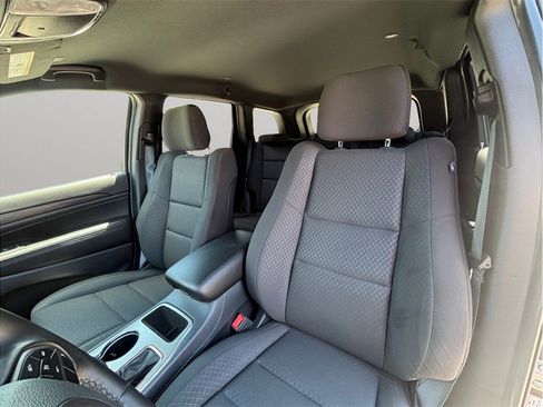 Used 2019 Jeep Grand Cherokee Laredo AWD/4WD image 18